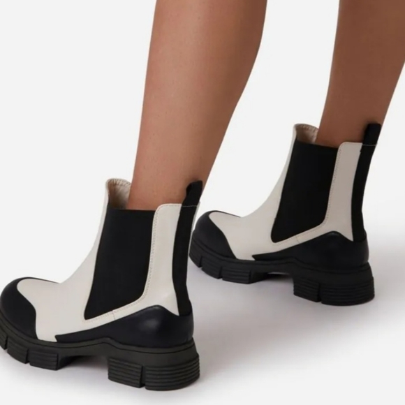 ARYA CHUNKY CLEATED SOLE AKLE BIKER BOOT IN CREAM NUDE FAUX LEATHER - Picture 4 of 5